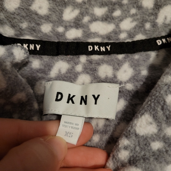 DKNY Pajama Button-Up Long Sleeve Top Grey White Women's Size X-Small XS Shirt - Picture 5 of 9